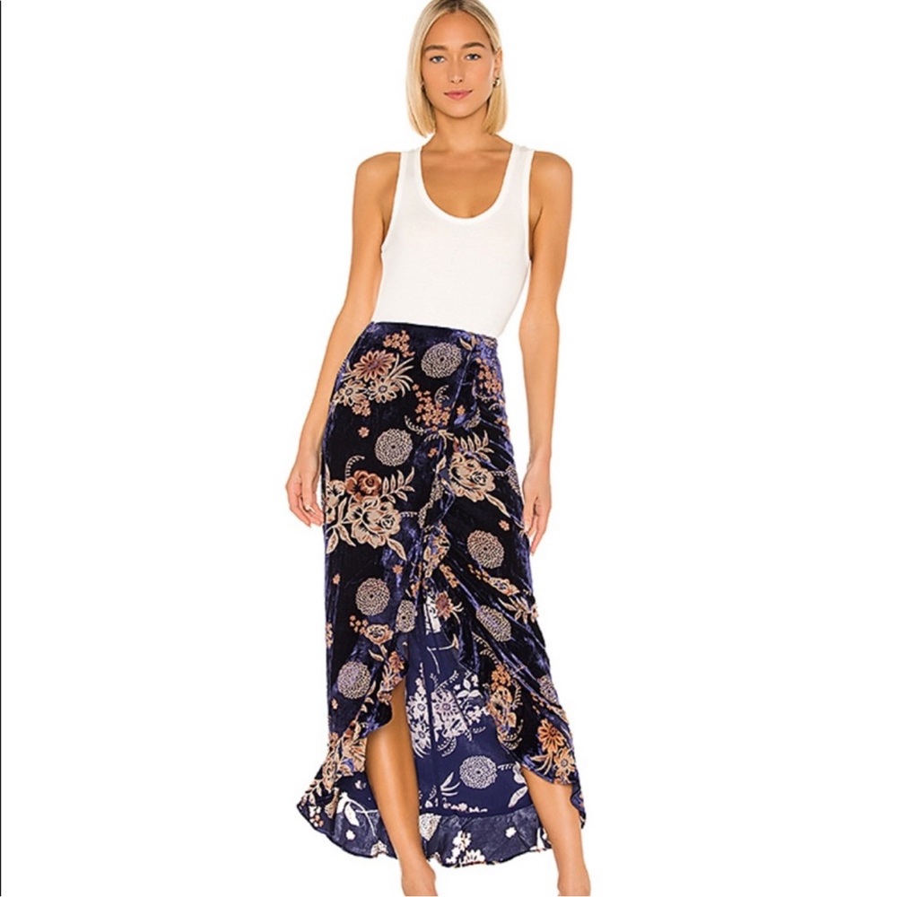 House of Harlow 1960 Navy Floral Midi Skirt